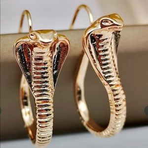 NEW 18k Gold Plated Cobra 🐍 Hooks Earrings!!